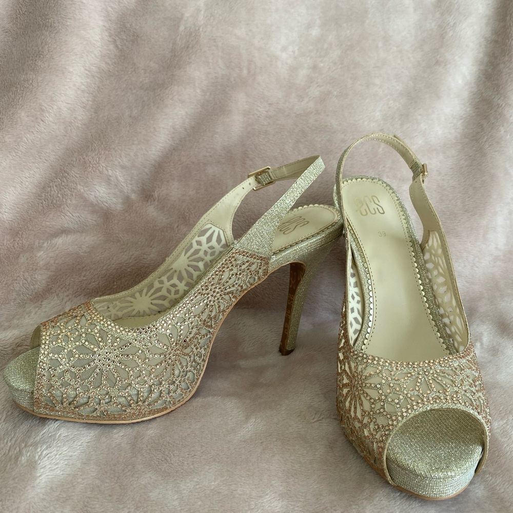 NEW Light gold/rose gold heels - SIZE 8